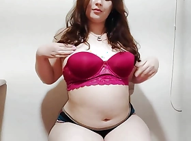Cute Broad in the beam Girl Masturbates with the addition of Squirts