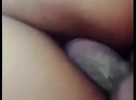 Ella misma mete mi pene en su donk y lo disfruta