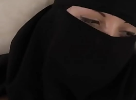 سعودية يزغبها بندر من كسها و ينيكها بالنقاب عشان الفضايح