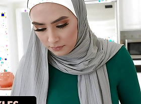 I Caught My Friends Hot Muslim Hijab Move Mom Masturbating & She Sucked Me Off For My Silence